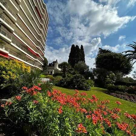 With A Panoramic View At The Last Floor Of The With A Pool * Antibes