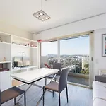 With A Panoramic View At The Floor Of A With A Pool Apartamento