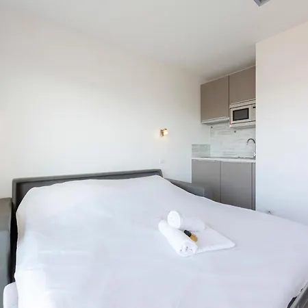 With A Panoramic View At The Last Floor Of The With A Pool * Antibes