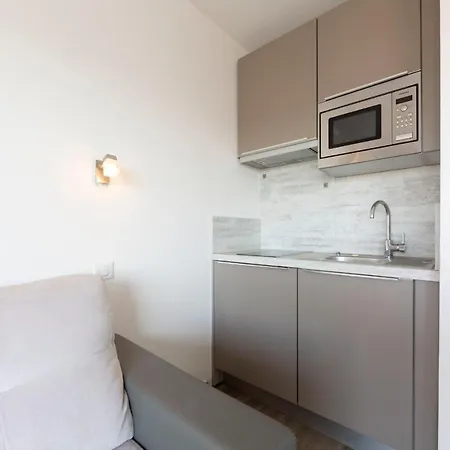With A Panoramic View At The Floor Of A With A Pool Apartamento