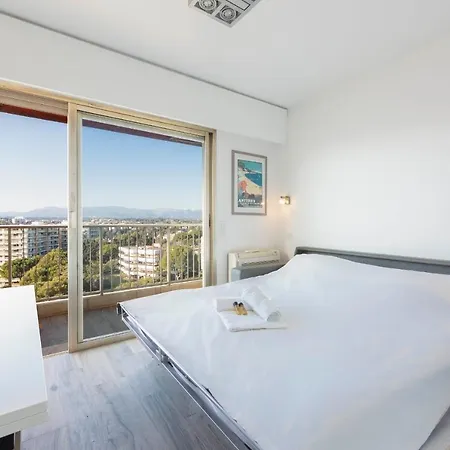 Apartamento With A Panoramic View At The Floor Of A With A Pool Antibes